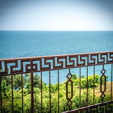 Apolonia Palace 4*
