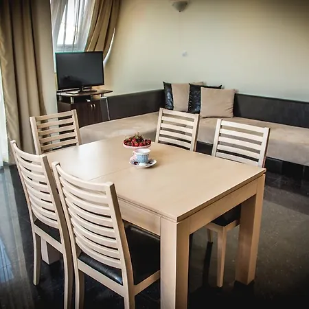 Apolonia Palace Lägenhetshotell 4*